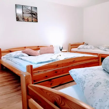 Paula -blizko Tatralandie A Besenovej Lägenhet *